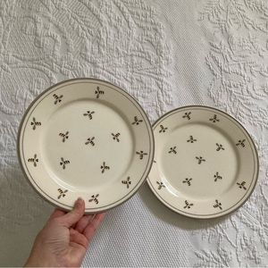 Matceramica Portugal hand painted lot of 2 bumble bee salad plates